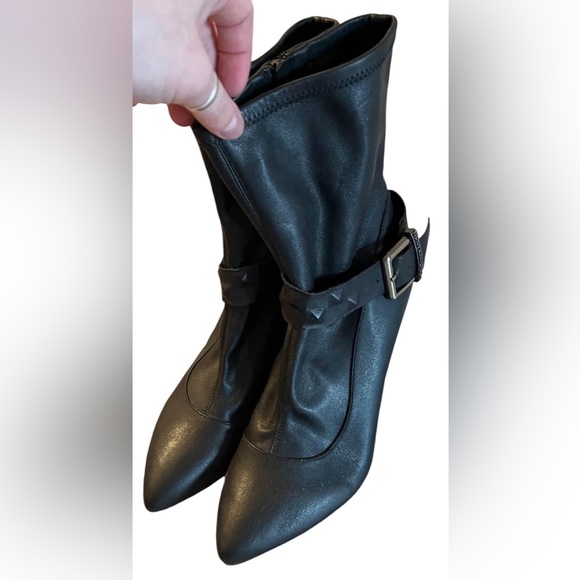 BCBG eneration high heel black bootie, size 9/39. Chrome belt buckle - Picture 3 of 5